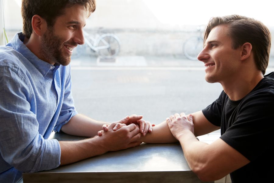 gay-couple-on-date